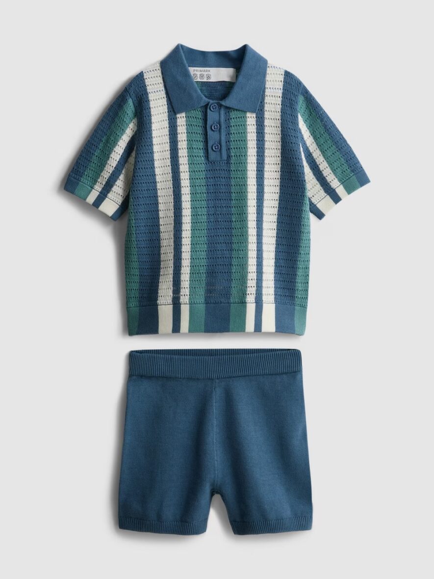 Polo en maille à rayures et short