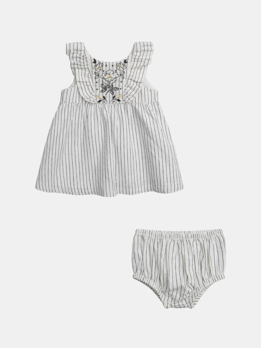 Robe rayée et brodé à épaules volantées avec bloomer